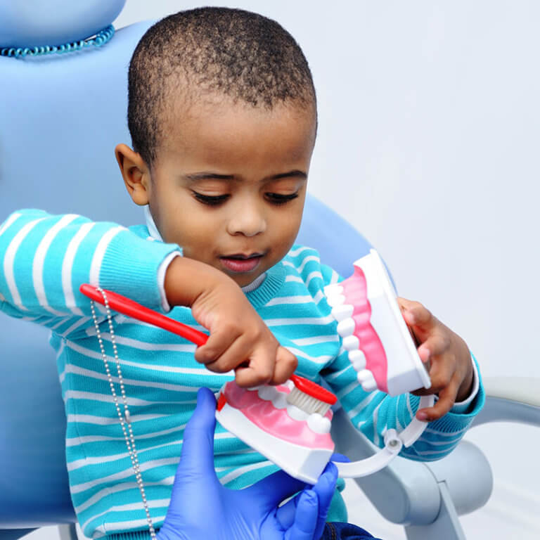 How to Brush Teeth and Visit the Dentist with a Child with Autism