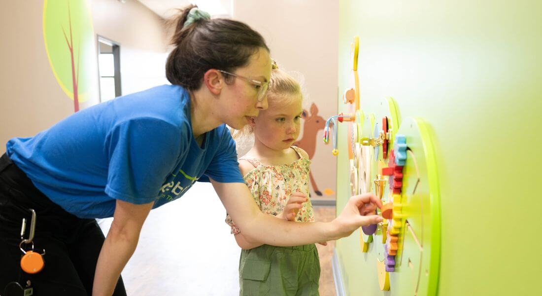 ABA performed by Hopebridge expert Clinician Studying child's behavior with sensory toy